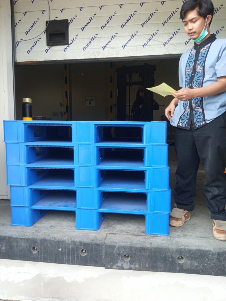 KIRIM PALLET PLASTIK RABBIT KE CIBITUNG BEKASI OLEH TIM PALLETPLASTIKINDUSTRI.COM