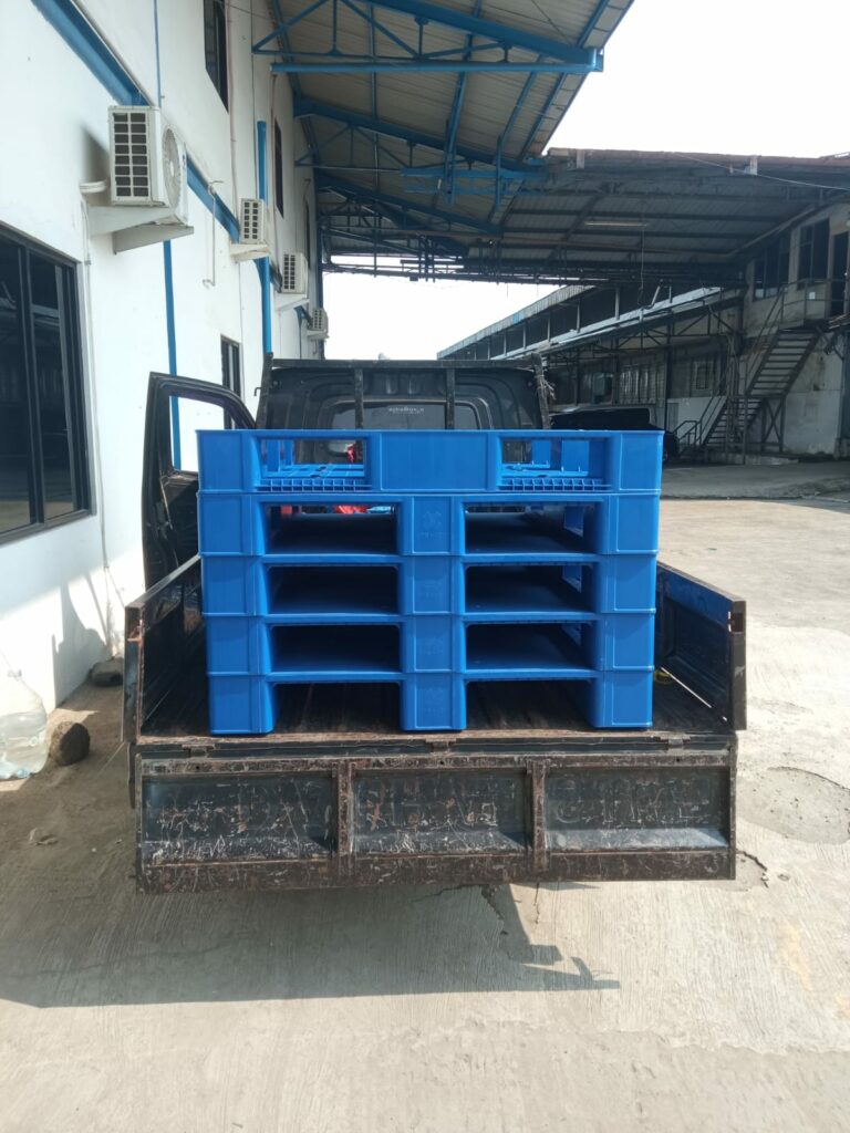 KIRIM PALLET PLASTIK RABBIT KE CIBITUNG BEKASI OLEH TIM PALLETPLASTIKINDUSTRI.COM