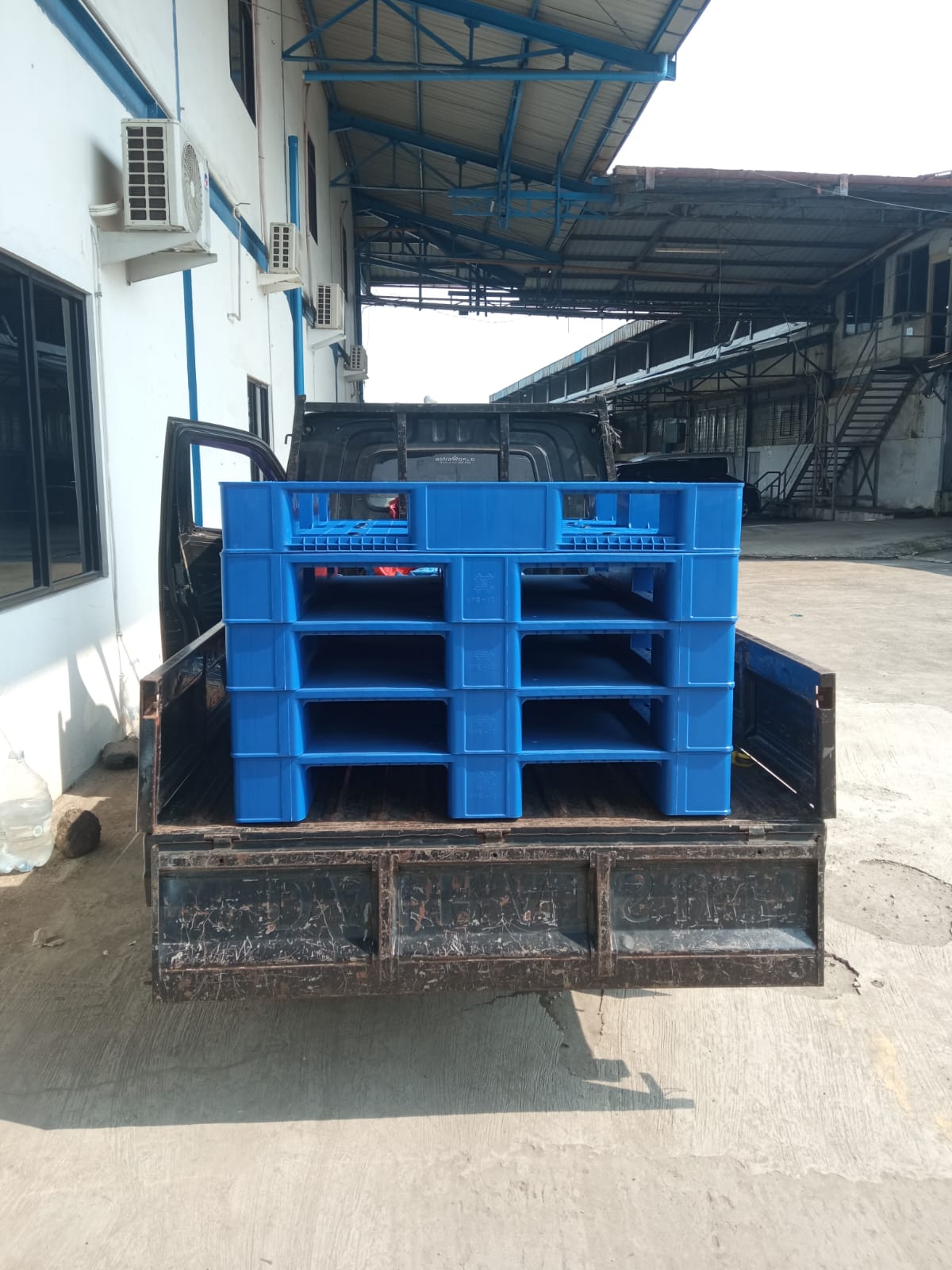 KIRIM PALLET PLASTIK RABBIT KE CIBITUNG BEKASI3 Avada Car Dealer News