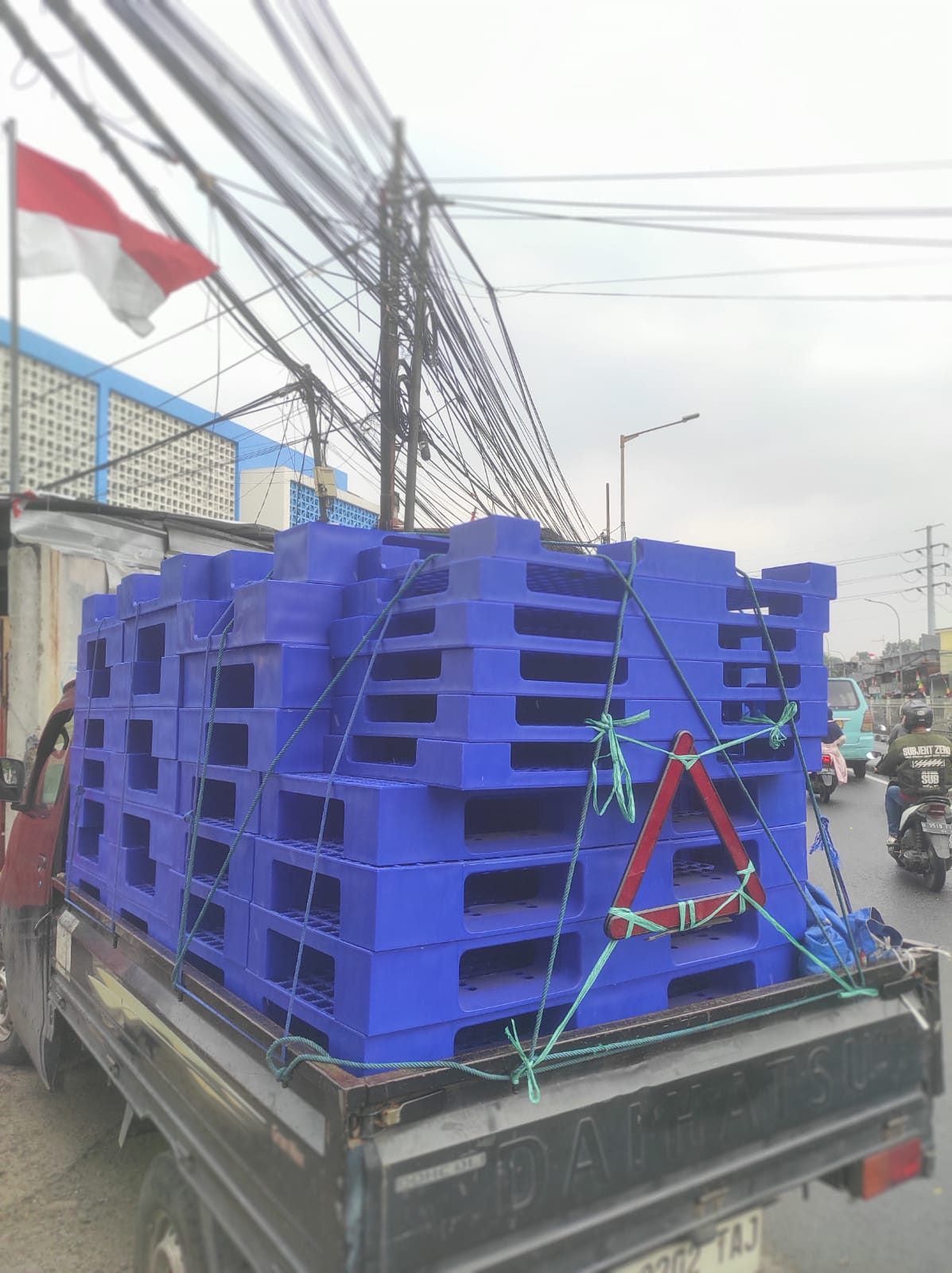 KIRIM PALLET PLASTIK RABBIT INDUSTRI KE SAMARINDA - KALTIM | PALLETPLASTIKINDUSTRI.COM